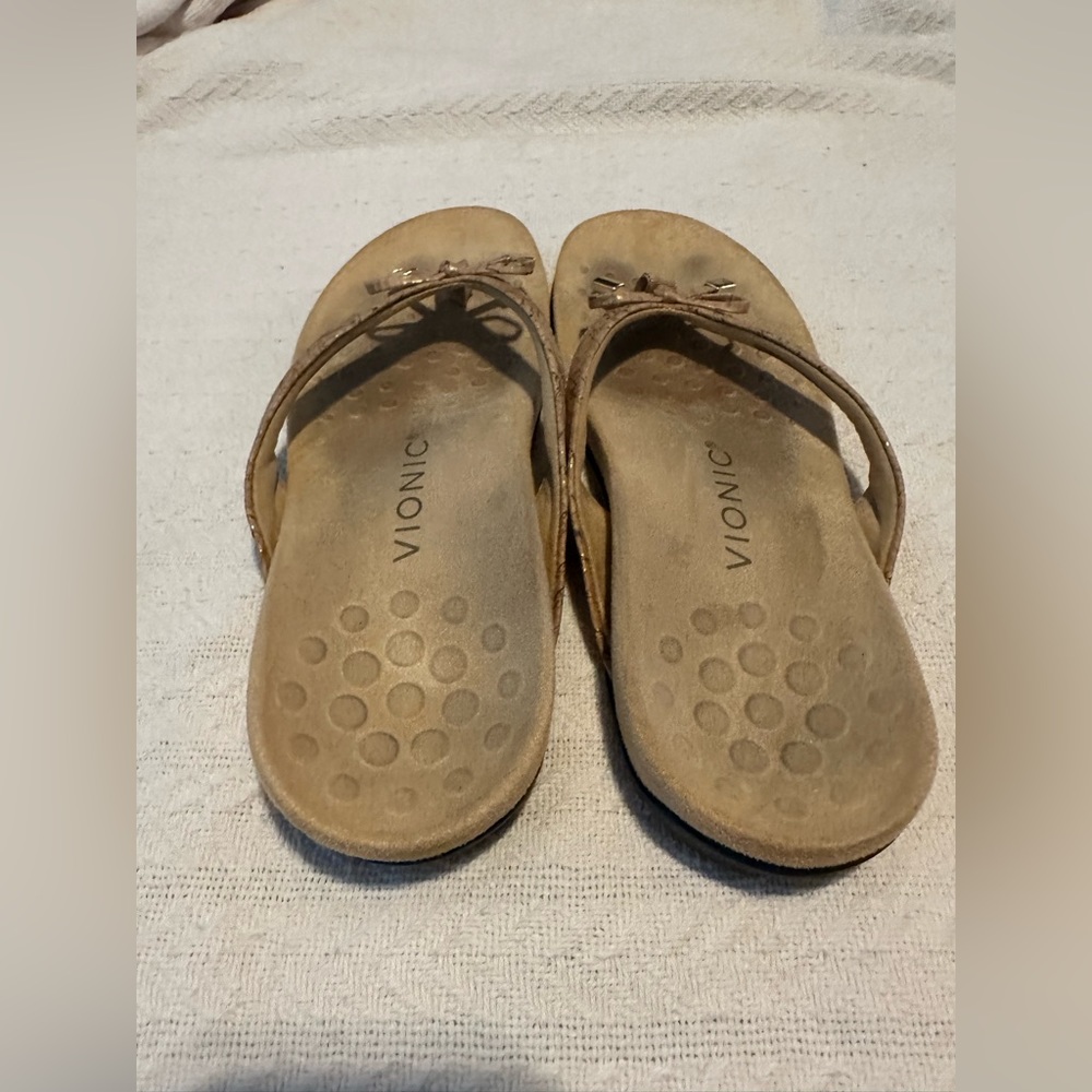 ✨ Vionic Cork Sandals – Chic Bow & Gold Accent – Comfy & Stylish!
